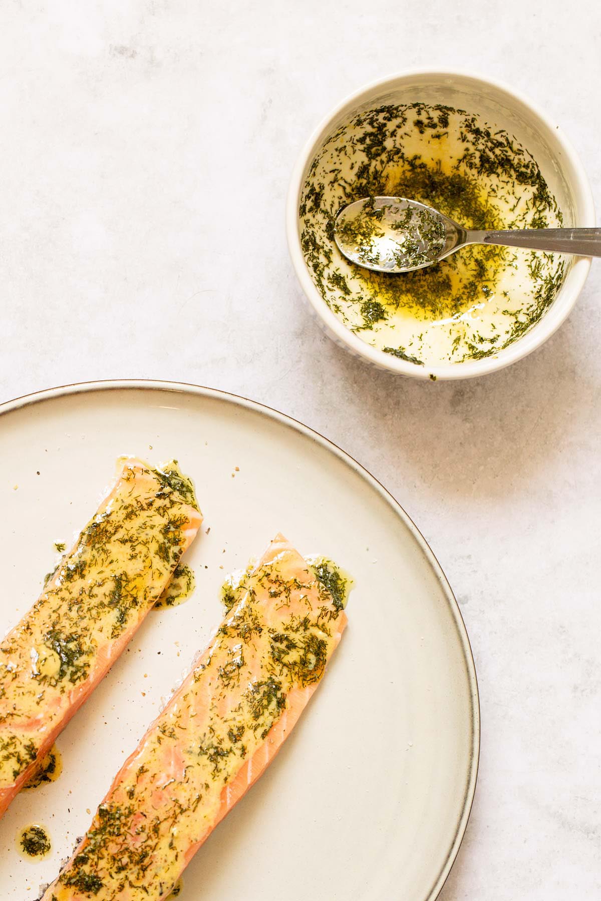 coating salmon in lemon dill sauce