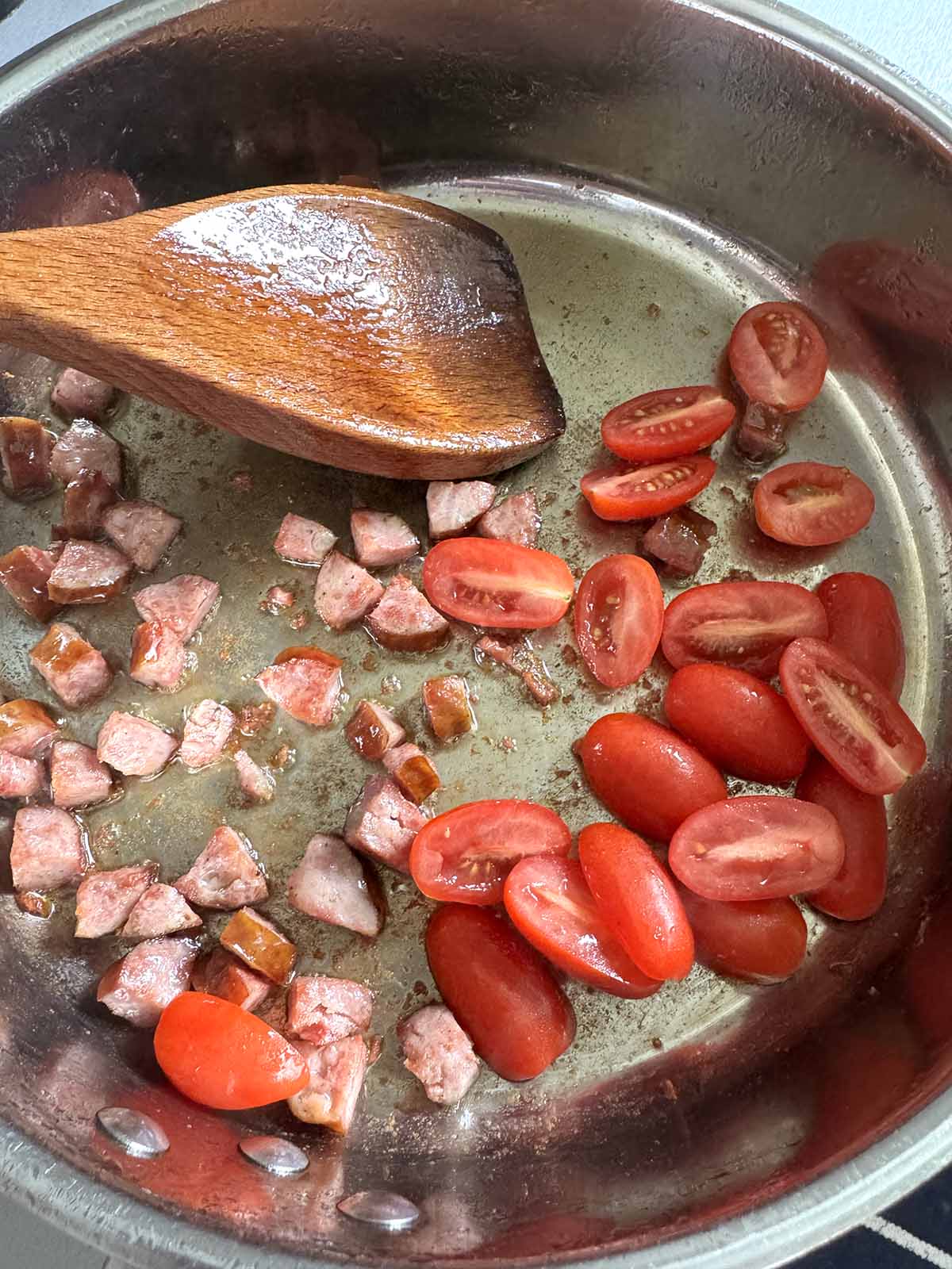 Cooking sausage and tomatoes