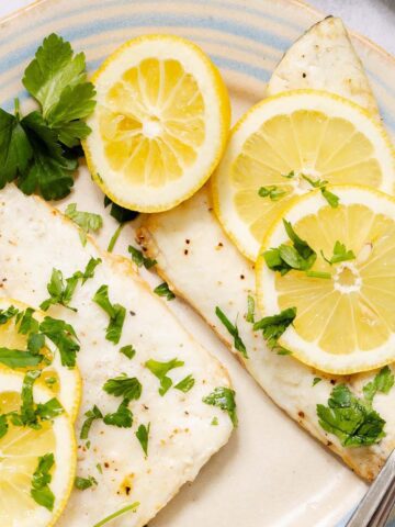 Air fryer sea bream fillets with lemon and parsley
